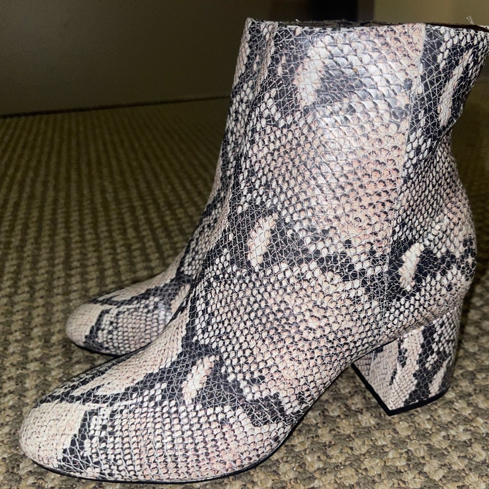 Able Snakeskin Leather Boots - 9 1/2 M   Leather/textile lining NEVER WORN. NEW